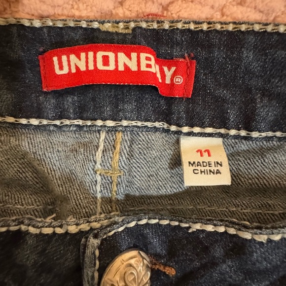 Union Bay womens Size Junior 11 cropped Distressed Blue Jeans. VGUC - Picture 6 of 13